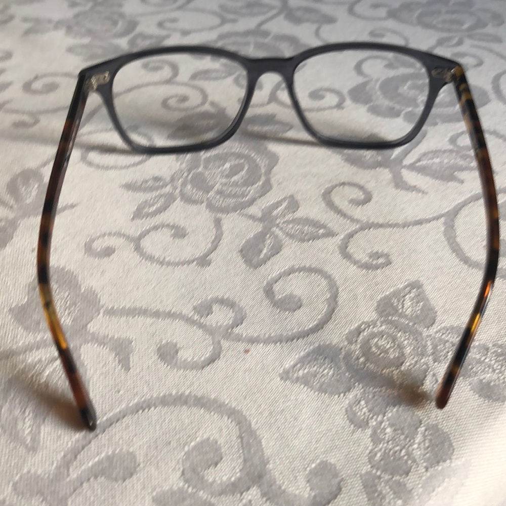 Authentic brand new rayban 7118 grey front tort frame - Picture 6 of 6